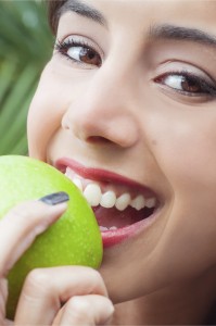 girl eating apple